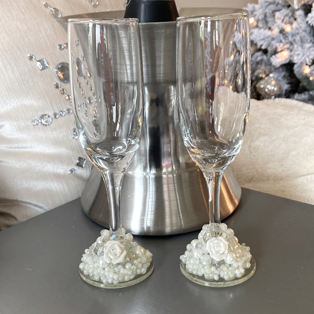 Champagne glasses 💕with beads and pearls! Great for that special occasion❤️New